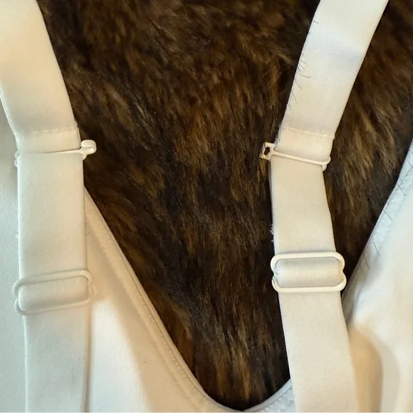 NWOT Fabletics High Impact Sports Bra - Picture 4 of 4